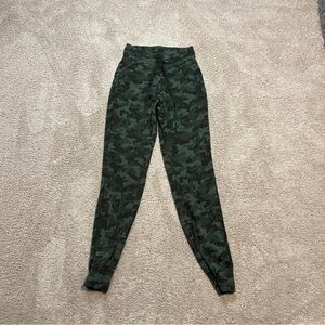 Women’s Lululemon Ready To Rulu Joggers Size 2